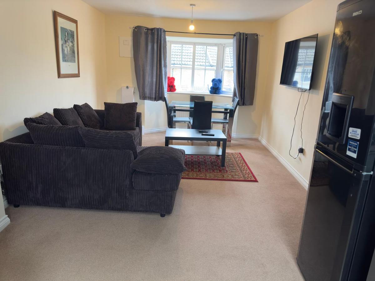 Lovely 2 Bedroom Family Holiday Home Thamesmead  Bagian luar foto