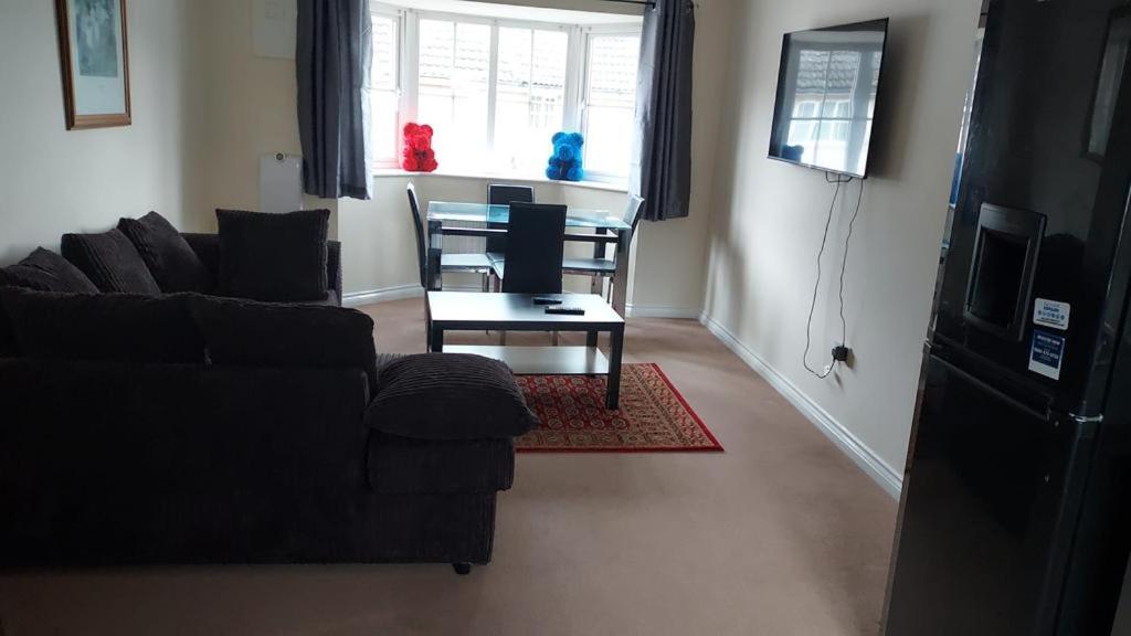 Lovely 2 Bedroom Family Holiday Home Thamesmead  Bagian luar foto