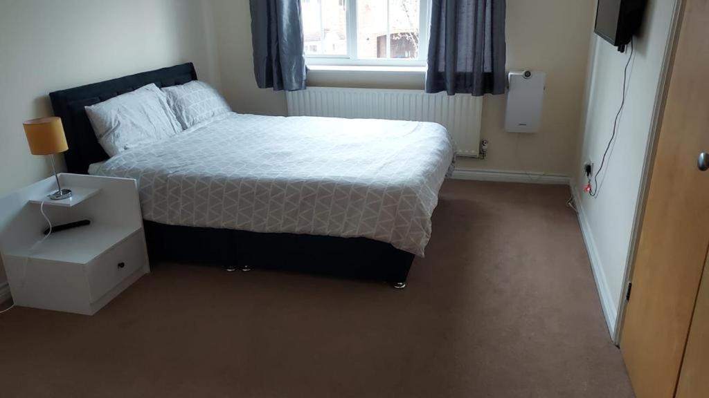 Lovely 2 Bedroom Family Holiday Home Thamesmead  Bagian luar foto